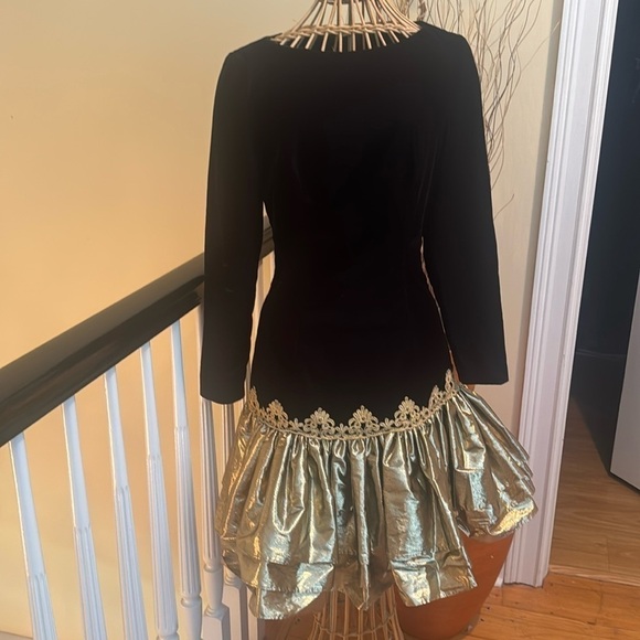 Scott McClintock Dresses & Skirts - Scott McClintock vintage black velvet and gold dress made in USA 🇺🇸